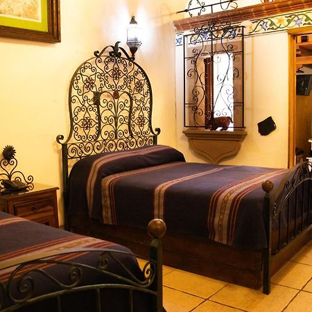 Pátzcuaro Hotel Los Escudos מראה חיצוני תמונה