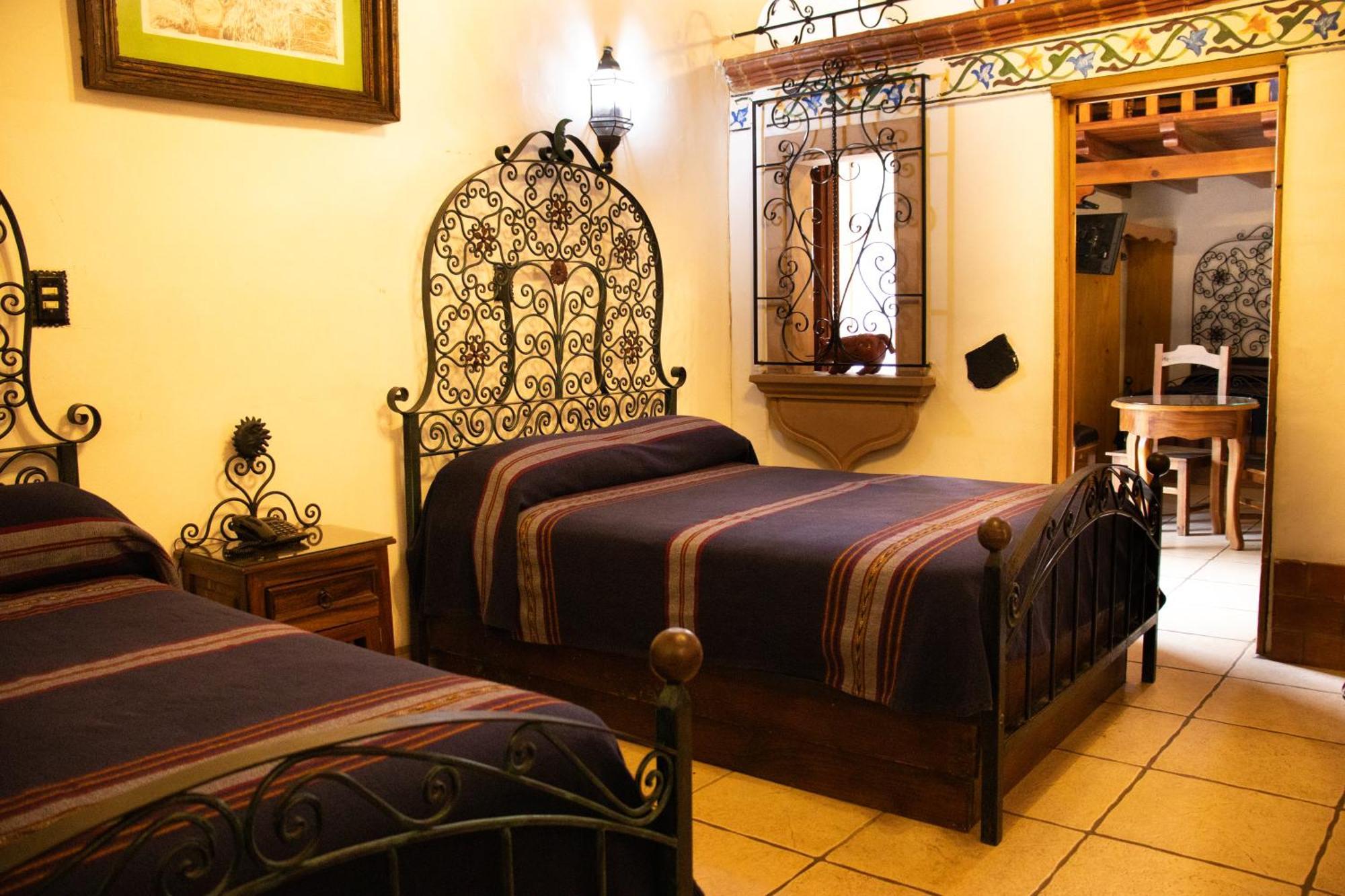 Pátzcuaro Hotel Los Escudos מראה חיצוני תמונה