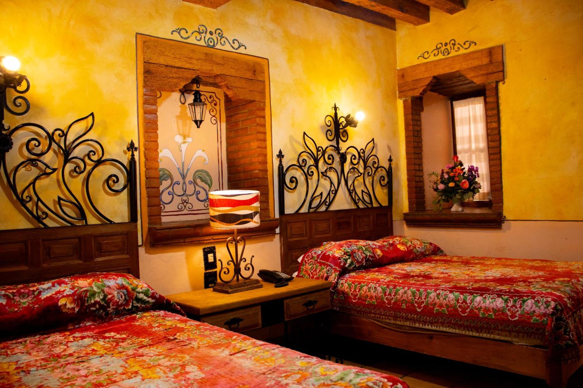 Pátzcuaro Hotel Los Escudos מראה חיצוני תמונה