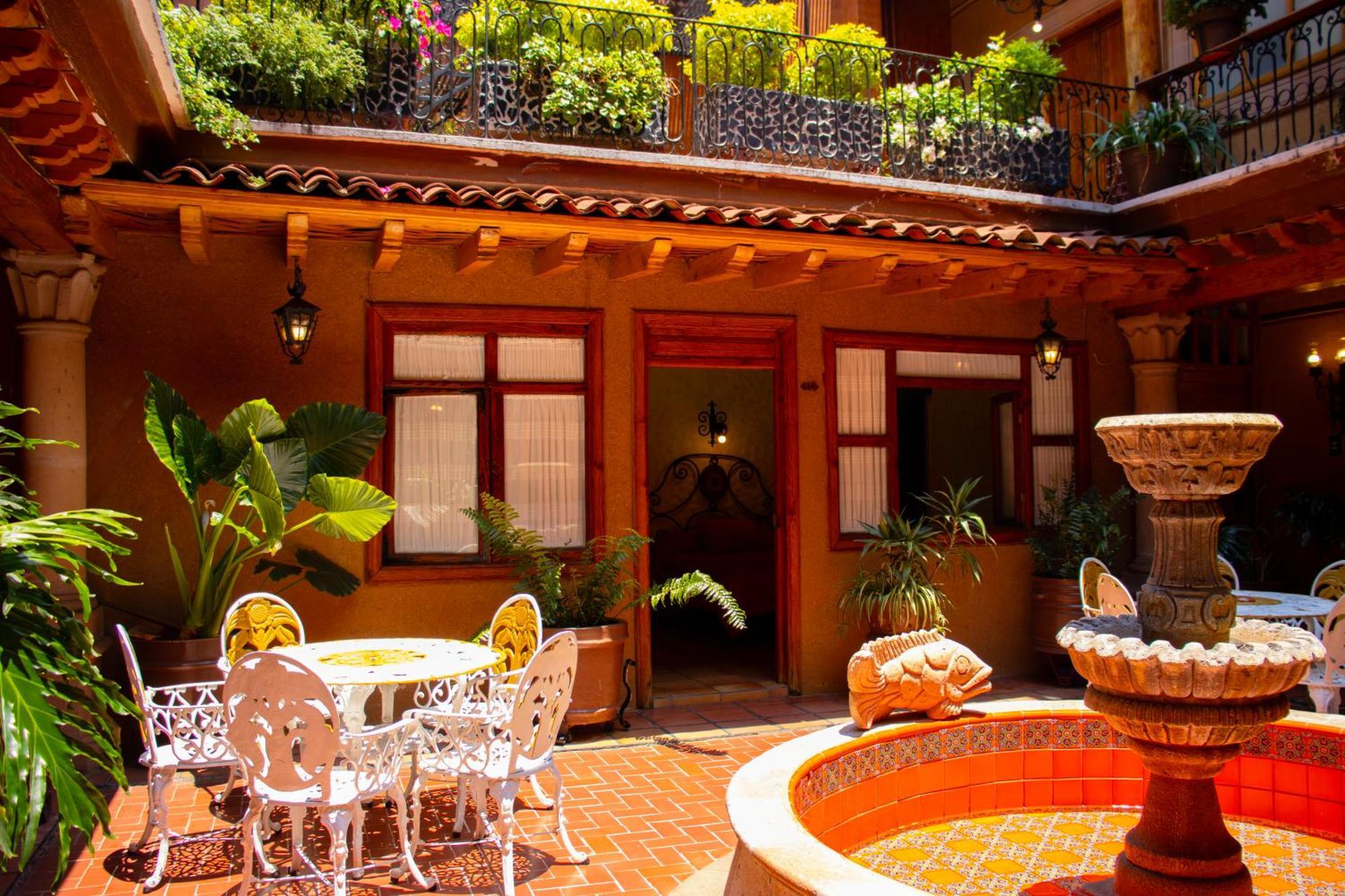 Pátzcuaro Hotel Los Escudos מראה חיצוני תמונה