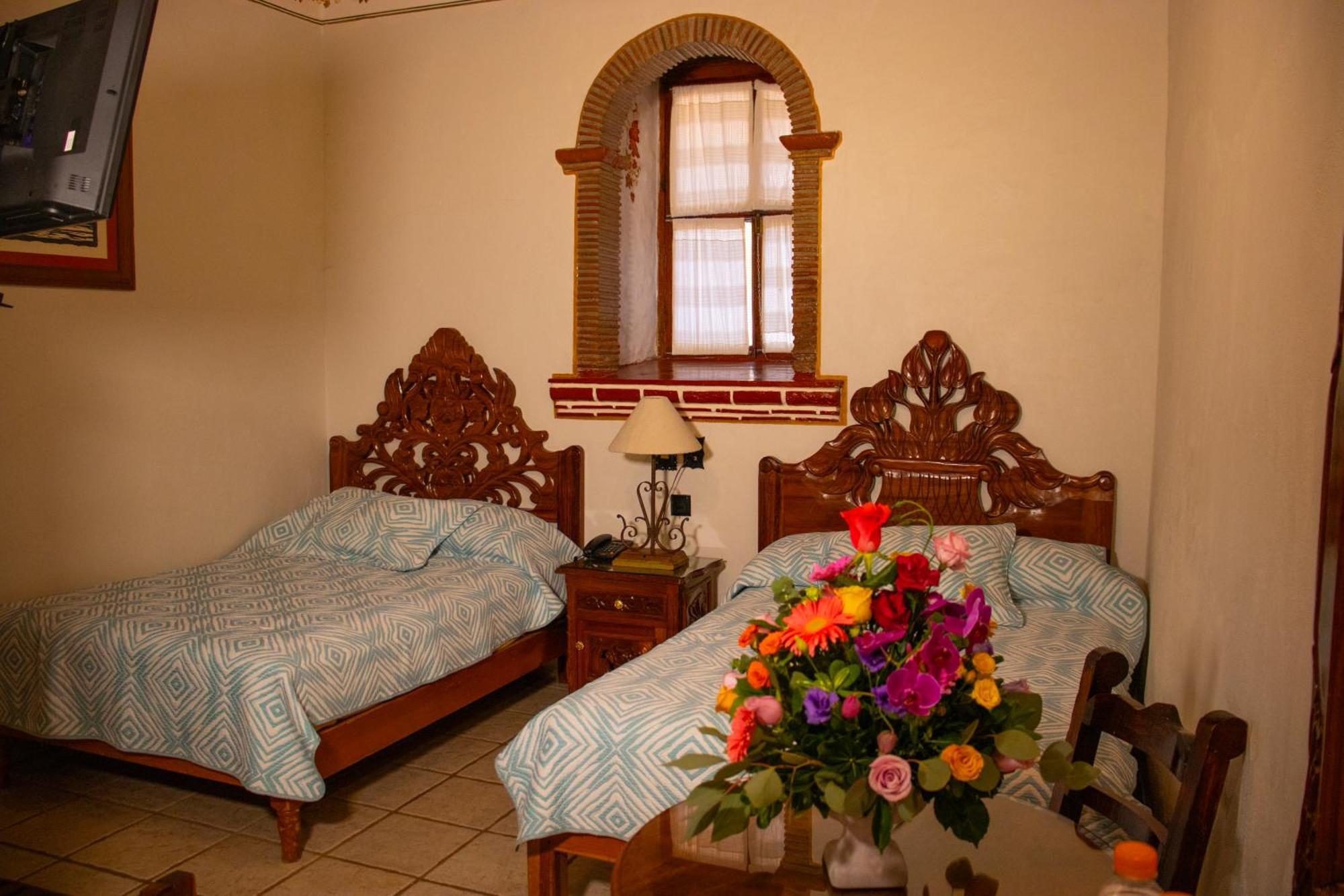 Pátzcuaro Hotel Los Escudos מראה חיצוני תמונה