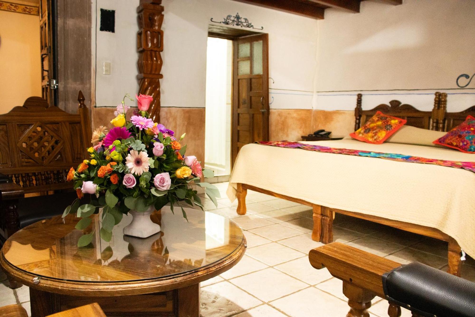 Pátzcuaro Hotel Los Escudos מראה חיצוני תמונה