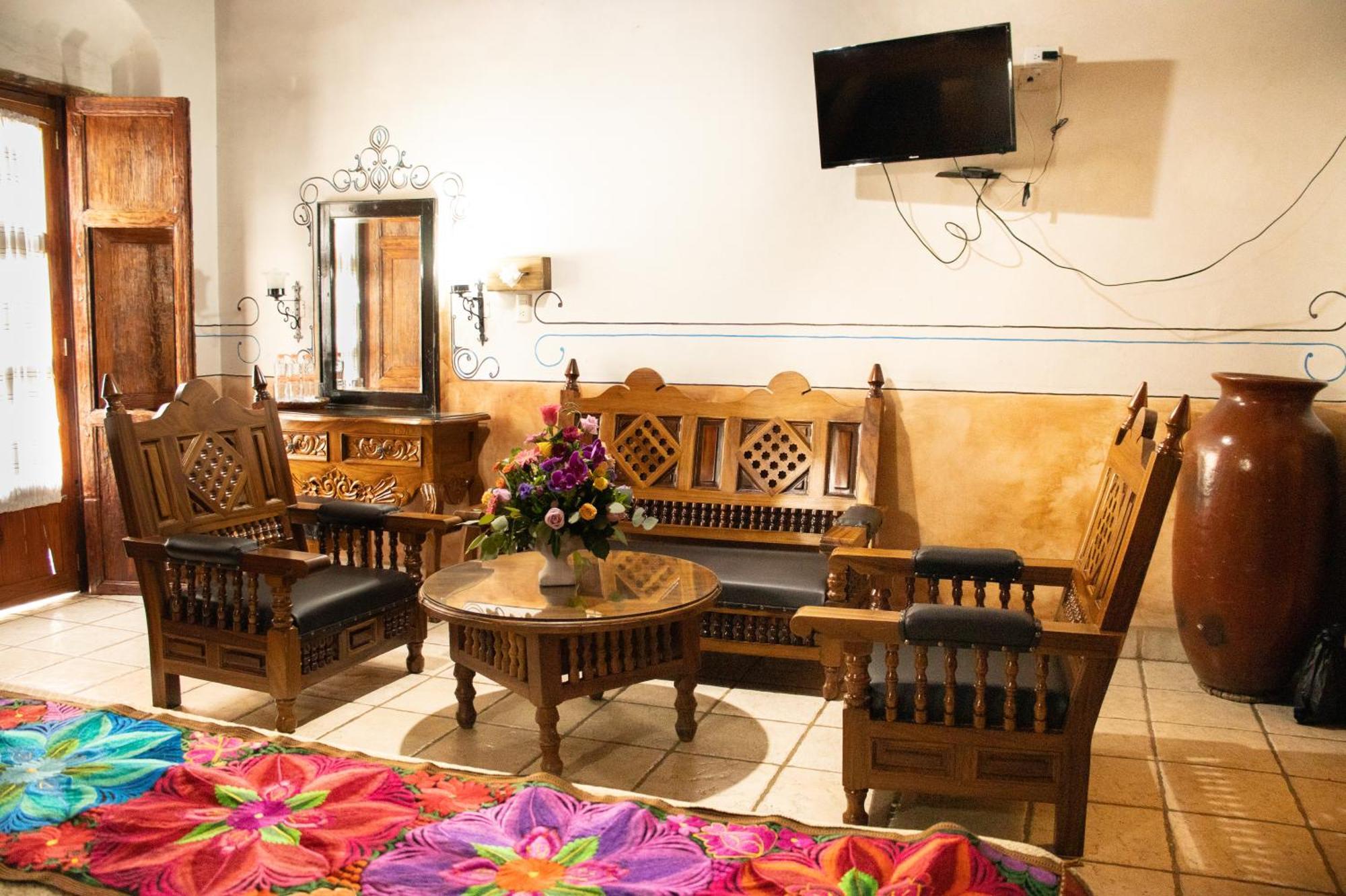 Pátzcuaro Hotel Los Escudos מראה חיצוני תמונה
