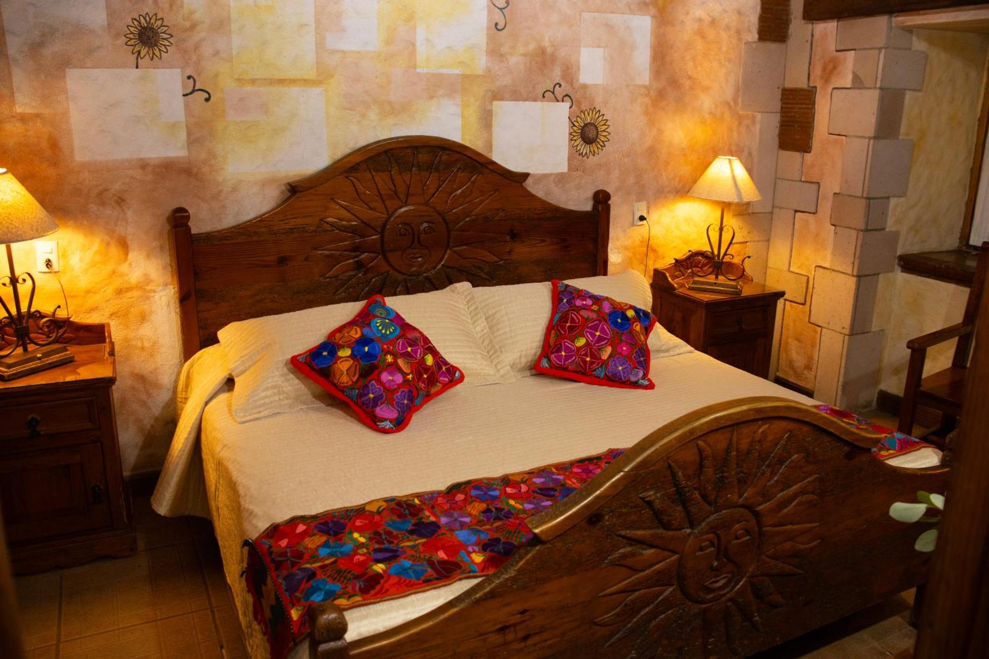Pátzcuaro Hotel Los Escudos מראה חיצוני תמונה
