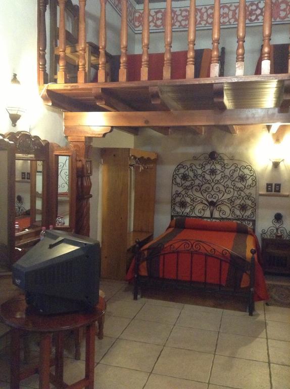 Pátzcuaro Hotel Los Escudos מראה חיצוני תמונה