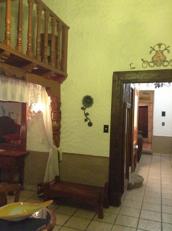 Pátzcuaro Hotel Los Escudos מראה חיצוני תמונה