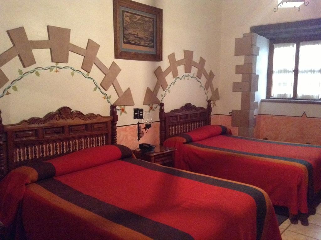 Pátzcuaro Hotel Los Escudos מראה חיצוני תמונה