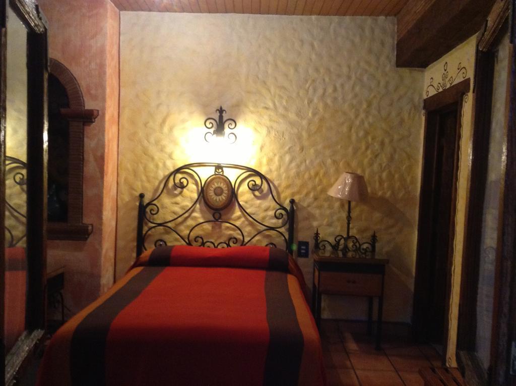 Pátzcuaro Hotel Los Escudos מראה חיצוני תמונה
